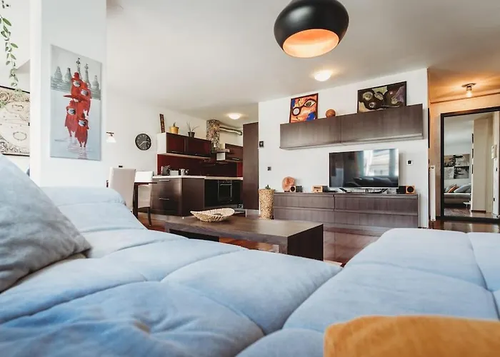 Cozy Nest In Quiet Neighbourhood, Free Parking