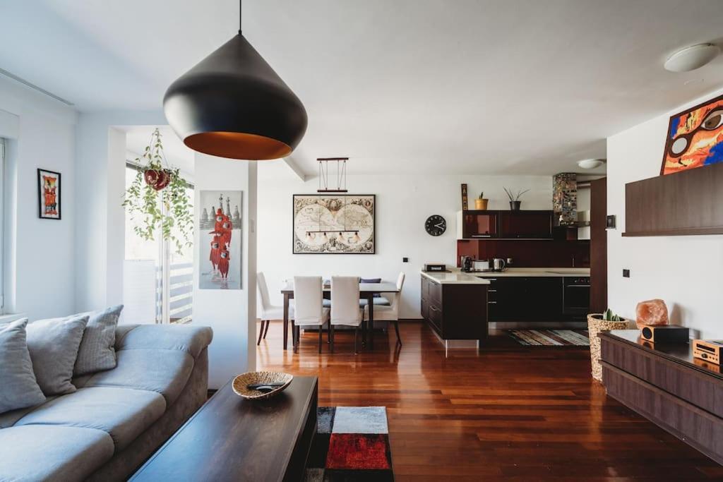 Cozy Nest In Quiet Neighbourhood, Free Parking *